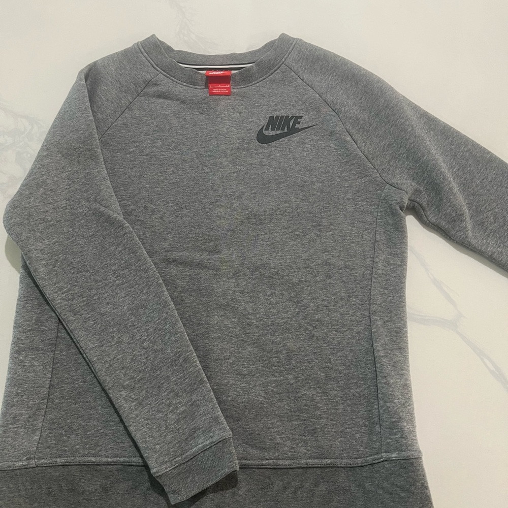 Nike Women’s Charcoal Gray Sweatshirt